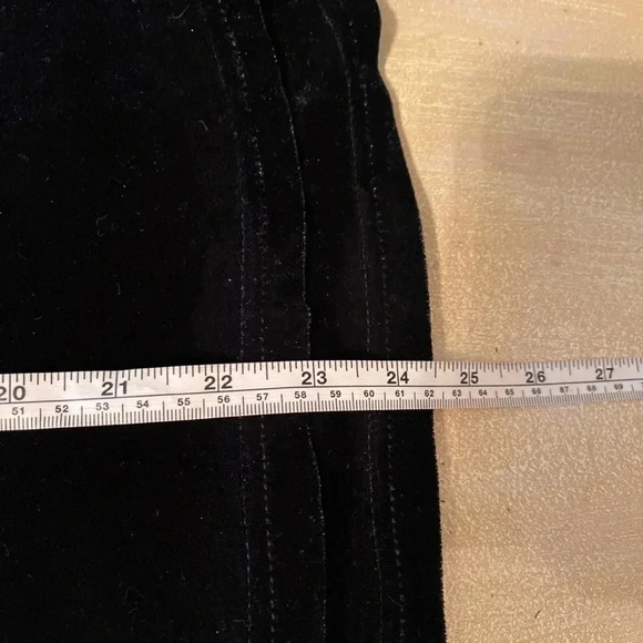 TOBI Relaxed and flowy silhouette with a sexy low back. Navy blue velour fabric. - Picture 9 of 10